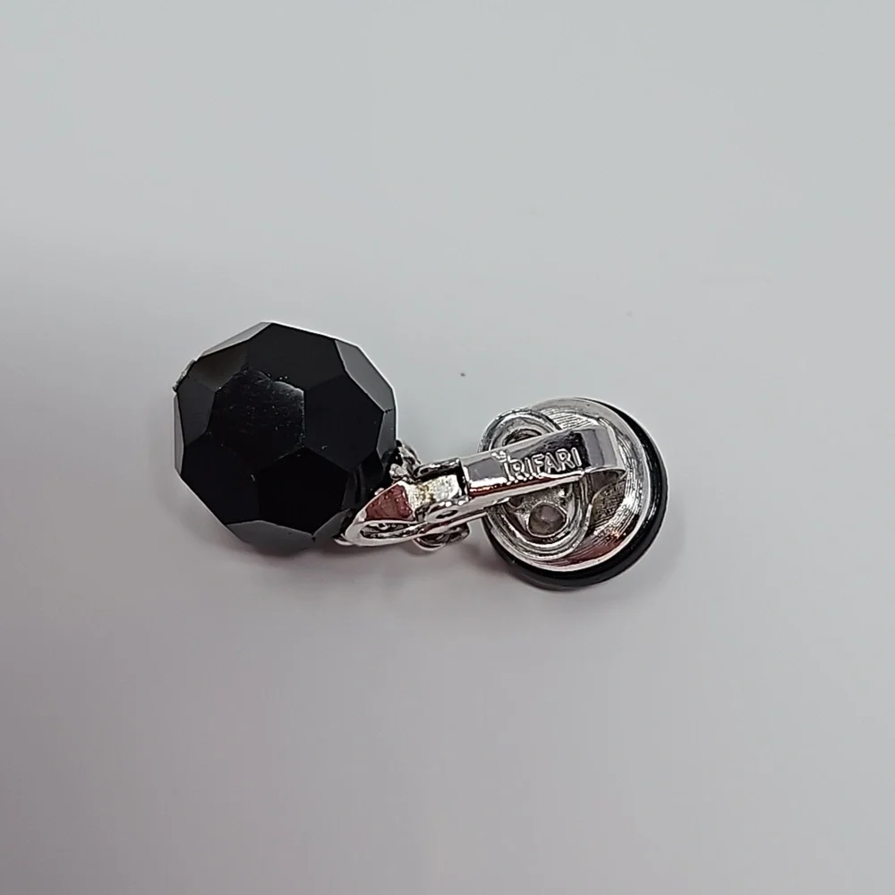 Vintage Crown Trifari Black Faceted Glass Bead Earrings Dangle Clip On Signed